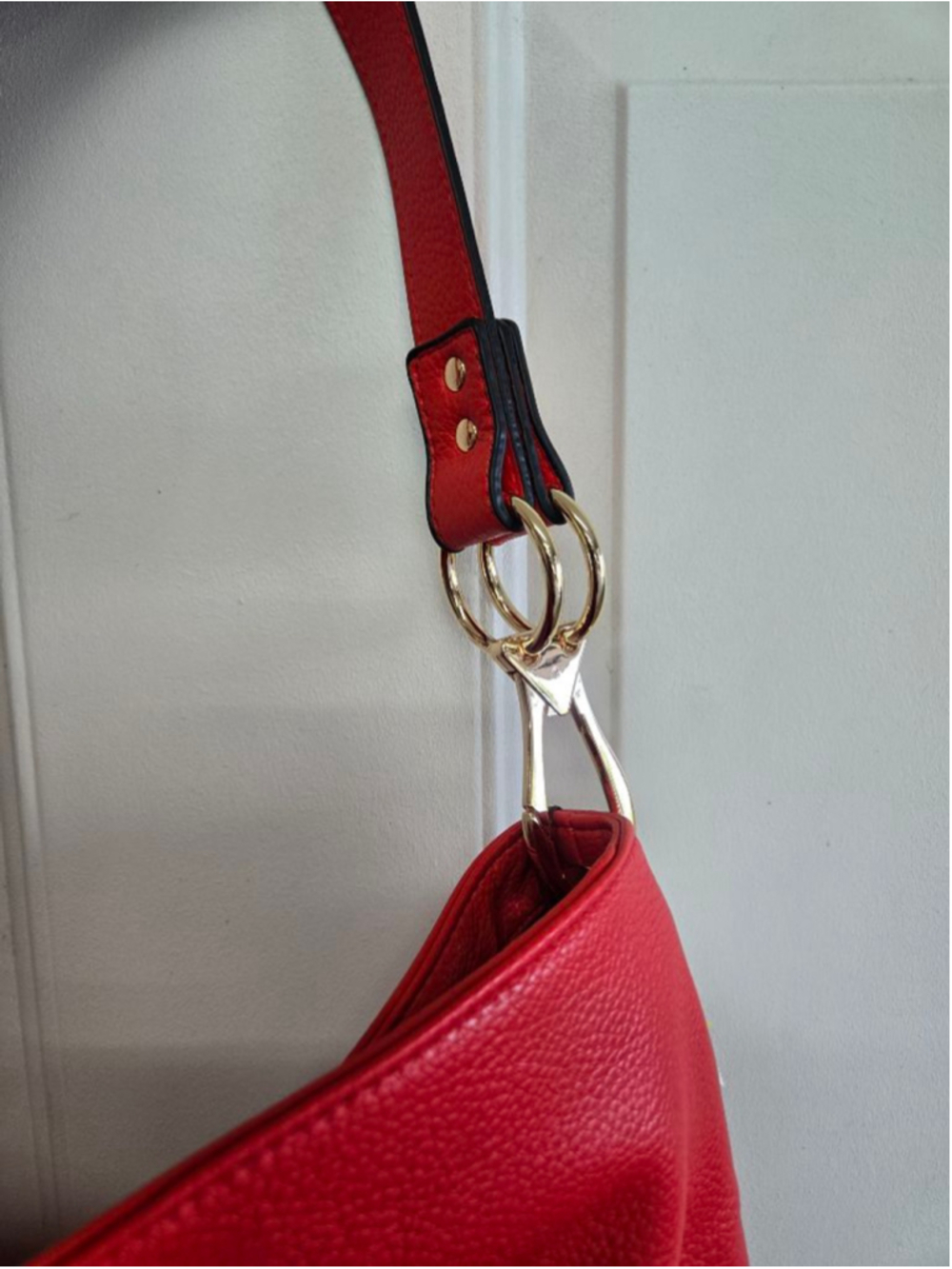 Women's Montana West Red Shoulder Bag One Size with Black Accents - Picture 4 of 6